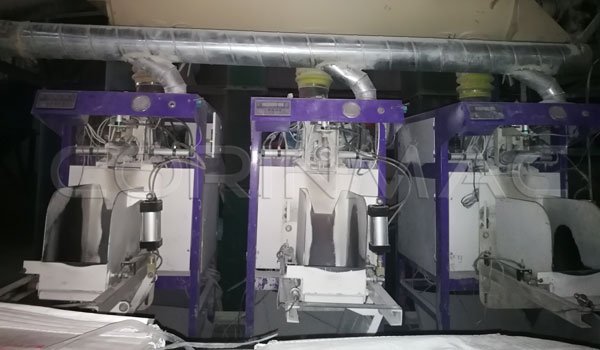 Valve and open bag packer